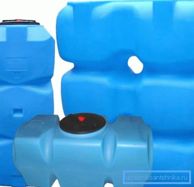 În fotografie - exemple de recipiente de plastic pentru apă. În fotografie - exemple de recipiente de plastic pentru apă.