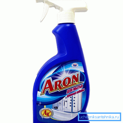 În spray-ul foto pentru spalarea dusurilor