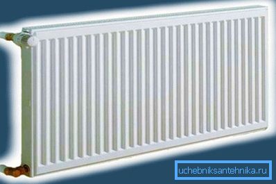 În fotografie: radiatorul panoului de oțel de acest tip poate fi găsit într-o varietate de structuri.