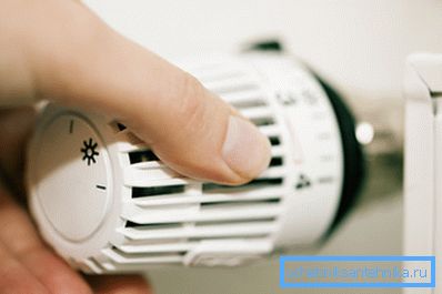 În fotografie termostatul de pe radiator pentru a controla indicatorii de temperatură