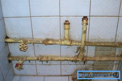 În tuburile foto care ar trebui înlocuite urgent (verificați sistemul de alimentare cu apă) În tuburile foto care ar trebui înlocuite urgent (verificați sistemul de alimentare cu apă)