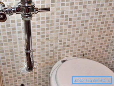 Pe fotografie - o toaletă cu un sistem drukspuler Pe fotografie - o toaletă cu un sistem drukspuler