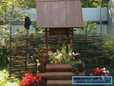 În fotografie: în locul unei țevi cu furtunuri proeminente, pe site-ul dvs. va apărea un colț confortabil în stil rustic. În fotografie: în locul unei țevi cu furtunuri proeminente, pe site-ul dvs. va apărea un colț confortabil în stil rustic.