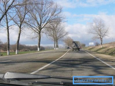În fotografie - iarna, în vecinătatea Anapa. Clima sa caldă nu implică costuri mari de încălzire.