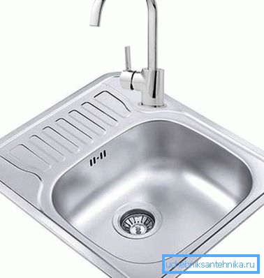 Plasat pe tipul de chiuveta din oțel inoxidabil
