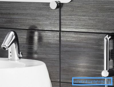 Duș igienic în exterior cu mixer fără contact - un cuvânt nou în construcțiile sanitare Duș igienic în exterior cu mixer fără contact - un cuvânt nou în construcțiile sanitare