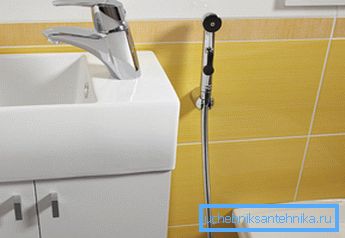 Bateria cu bideu din perete cu duș igienic nu strică interiorul