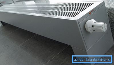 Convector mic într-o carcasă de protecție
