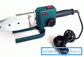 Ferăstrău de lipit ieftin, dar ușor de utilizat Ferăstrău de lipit ieftin, dar ușor de utilizat