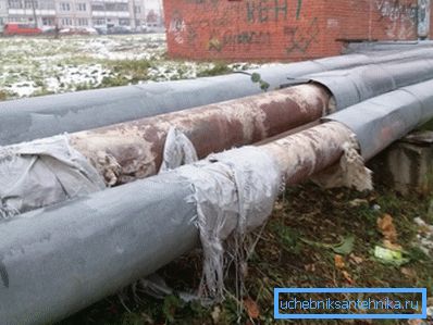 Conducte neizolate - principala sursă de pierderi de căldură Conducte neizolate - principala sursă de pierderi de căldură