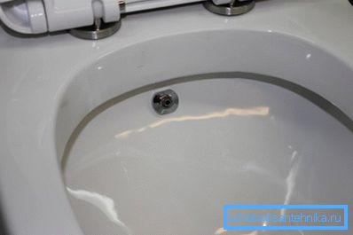 Unele produse de acest tip echipează imediat bideul încorporat, care își extinde foarte mult funcțiile.