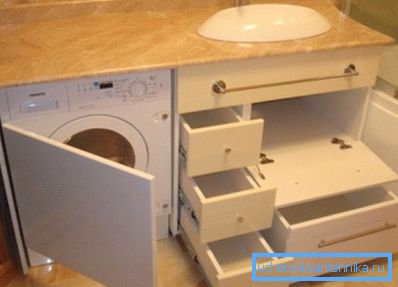 Unii maeștri, care creează astfel de construcții, încearcă să facă nișe în ele pentru a avea posibilitatea de a plasa aparate de uz casnic în ele.