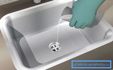 Unele formulări pentru o astfel de lucrare pot fi toxice și, prin urmare, atunci când lucrați cu ele, merită să folosiți echipamente de protecție personală. Unele formulări pentru o astfel de lucrare pot fi toxice și, prin urmare, atunci când lucrați cu ele, merită să folosiți echipamente de protecție personală.