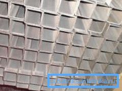 Unele tipuri de astfel de produse sunt fabricate din aluminiu sau supuse unui strat de protecție.