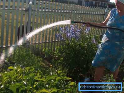 Umplerea abundentă duce la consumul excesiv de apă. Umplerea abundentă duce la consumul excesiv de apă.