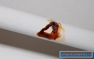 A format o fistula pe conducta de încălzire A format o fistula pe conducta de încălzire