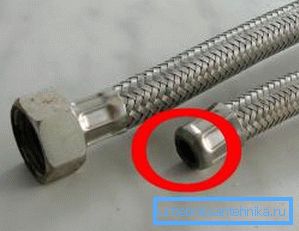 O boală comună a furtunurilor flexibile - separarea căptușelilor.