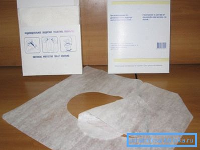 Bureți de hârtie de unică folosință pe toaletă Bureți de hârtie de unică folosință pe toaletă