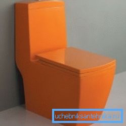 O toaletă portocalie cu aspect direct, arăta grozav și poate fi instalată pe perete.