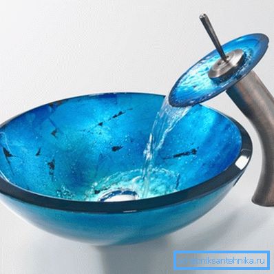Designul original al unor astfel de produse este uneori uimitor și va permite proiectarea să devină elementul principal al camerei.