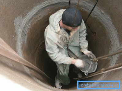 Inspectați și reparați pereții.
