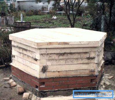 Finisarea arborelui de admisie a apei cu o caramida sub forma unui hexagon