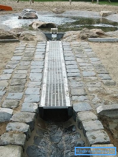 Descărcarea într-un rezervor artificial