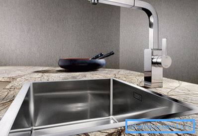 Ziditorul galvanizat din interior modern. Ziditorul galvanizat din interior modern.