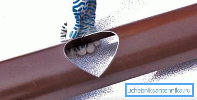 Hole pentru pâlnia de scurgere