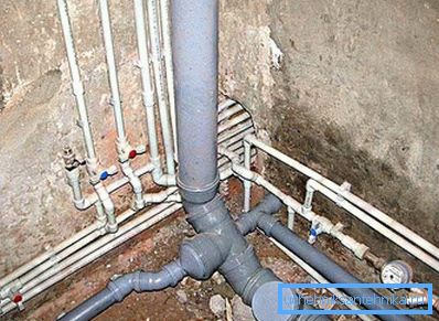 Eliminarea sutei conducte sub toaletă și trapa de inspecție cu o cablare de 50 mm pentru restul punctelor de consum Eliminarea sutei conducte sub toaletă și trapa de inspecție cu o cablare de 50 mm pentru restul punctelor de consum
