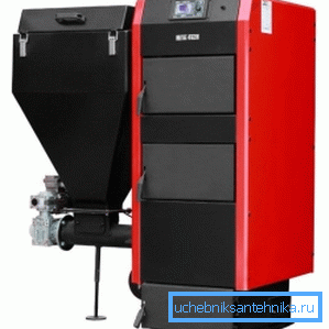 Cazan pe peleți cu sistem automat de alimentare cu combustibil.