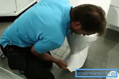 Înainte de a lucra, suprafața trebuie degresată.