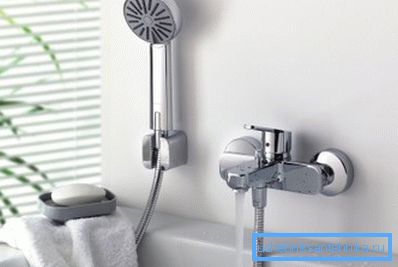 Înainte de a face robinetul în baie, trebuie să selectați un design adecvat. Înainte de a face robinetul în baie, trebuie să selectați un design adecvat.