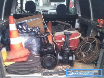 Reparația mobilă pregătită pentru toate situațiile de urgență: aceste vehicule sunt echipate cu echipamentul necesar și piese de schimb pentru depanare
