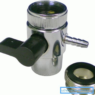 Adaptor - comutatorul de robinet vă permite să conectați distilatul la orice mixer.