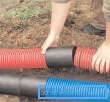 Adaptorul este fabricat din plastic de înaltă calitate, care nu este supus influențelor mediului