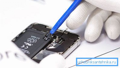 Primul lucru este o dezasamblare completă a telefonului