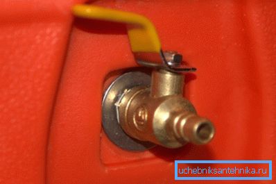 Rezervor de apă din plastic cu robinet auto-montat