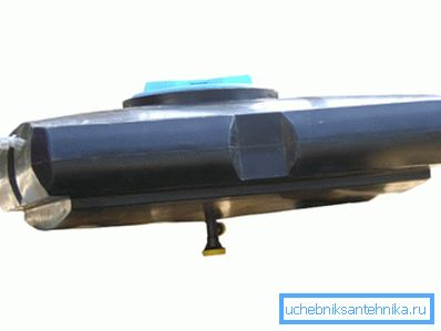 Rezervor din plastic cu capac de udare integrat