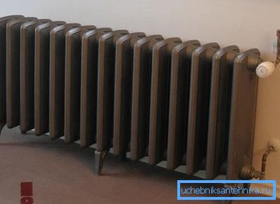 Suprafața de încălzire a radiatorului din fontă îi permite să emită mai multă căldură.