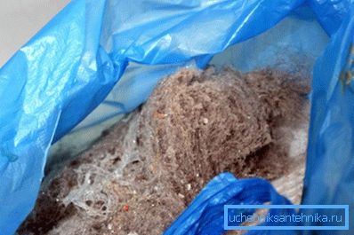 Praf dens care poate bloca plăcile de transfer de căldură Praf dens care poate bloca plăcile de transfer de căldură
