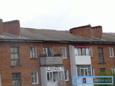 Două țevi până la intrare