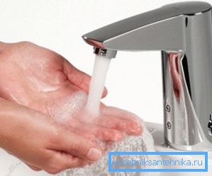 De ce conduc buzunarele când deschideți robinetul cu apă caldă sau rece De ce conduc buzunarele când deschideți robinetul cu apă caldă sau rece