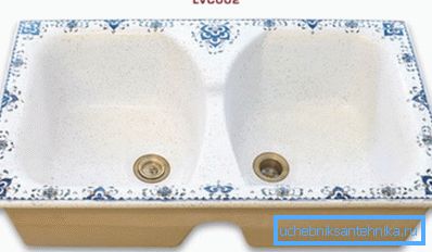 Sub stratul de glazură se află gresia gri obișnuită