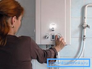 Conectați difuzoarele.