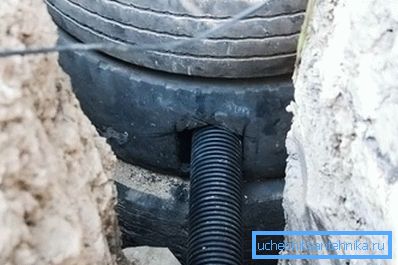 Rezumând conducta la rezervorul septic