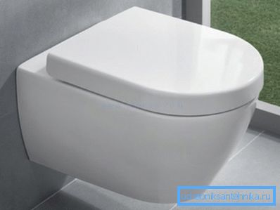 Toaletă suspendată cu microlift