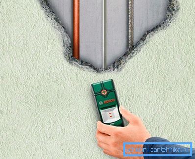 Căutați comunicații și cabluri cu un detector de metale Căutați comunicații și cabluri cu un detector de metale