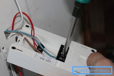 Afișează procesul de conectare a termostatului. Afișează procesul de conectare a termostatului.
