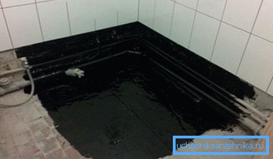 Pardoseală acoperită cu hidroizolație bituminoasă